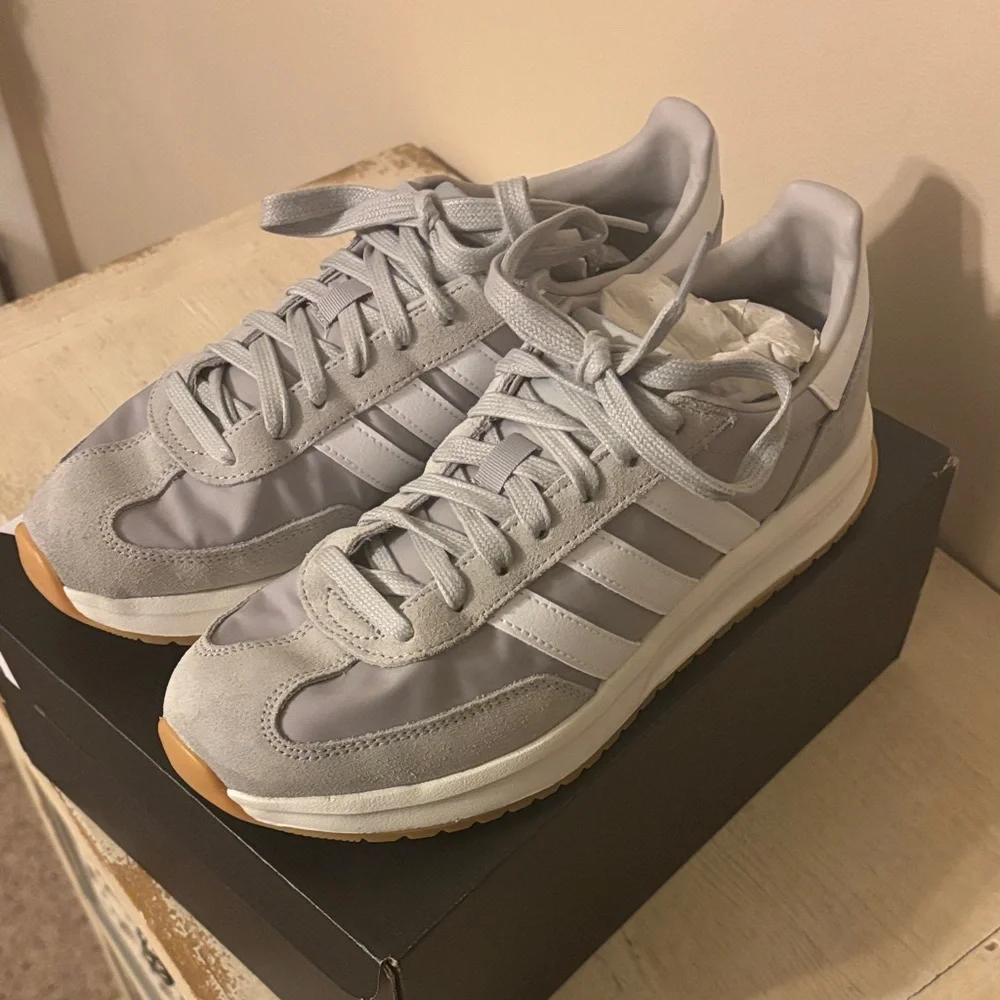 Adidas~Run 70’s~2.0~Classic Gray and White Sneakers - Picture 6 of 7